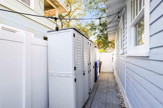 634 6th St N, Saint Petersburg, FL 33701 - view of side of home