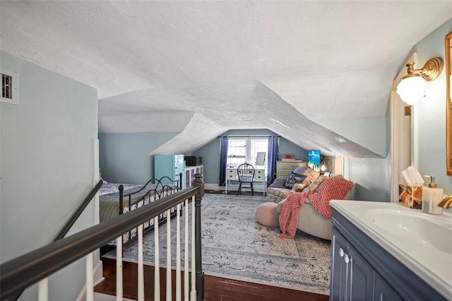 634 6th St N, Saint Petersburg, FL 33701 - bedroom featuring a sink, a textured ceiling, and vaulted ceiling