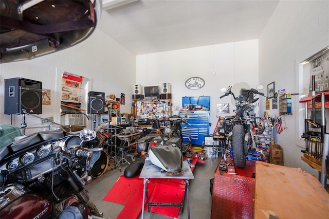 14365 Evans Ranch Rd, Lakeland, FL 33809 - garage with a workshop area