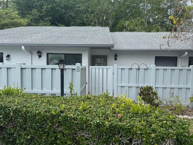 1371 Pine Ridge Cir E Unit B8, Tarpon Springs, FL 34688 - view of garage