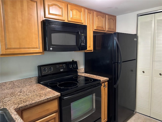 3814 N Lake Dr Unit 65, Tampa, FL 33614 - kitchen with black appliances