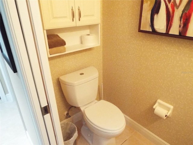 13860 Avon Park Cir Unit 104, Fort Myers, FL 33912 - bathroom featuring toilet, tile patterned flooring, baseboards, and wallpapered walls