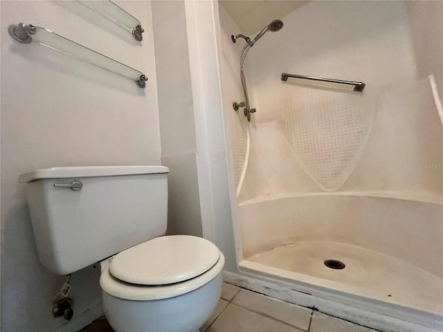 1510 Mission Hills Blvd Unit 19-F, Clearwater, FL 33759 - bathroom with toilet, a shower, and tile patterned floors