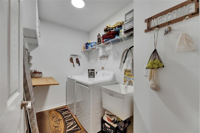 5026 Bromeliad Ave, Wimauma, FL 33598 - laundry room featuring washing machine and dryer, baseboards, and wood finished floors