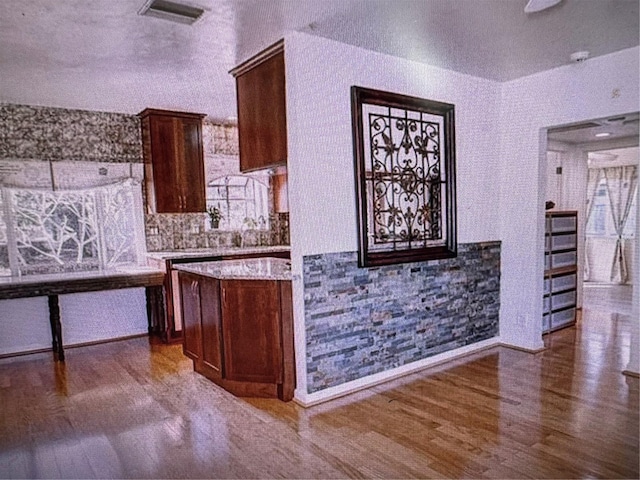 910 Robinson Dr N, Saint Petersburg, FL 33710 - photo 2