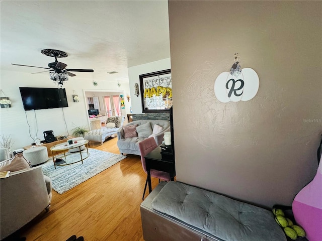 910 Robinson Dr N, Saint Petersburg, FL 33710 - photo 3