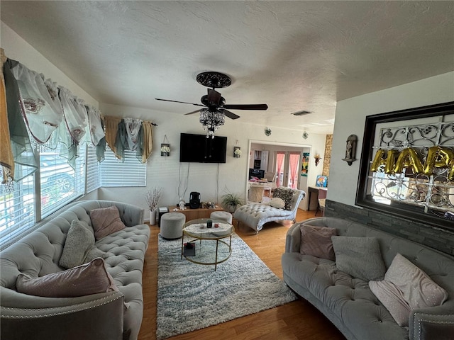 910 Robinson Dr N, Saint Petersburg, FL 33710 - photo 4