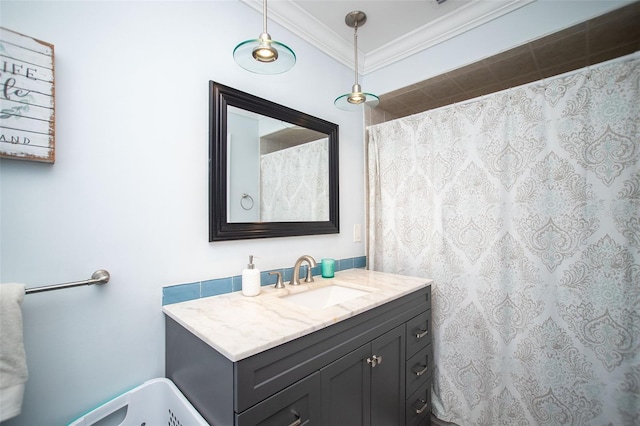 11071 141st St, Largo, FL 33774 - bathroom with vanity, crown molding, and curtained shower