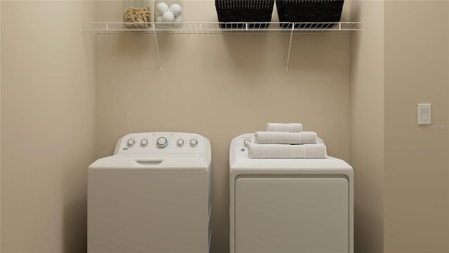 11733 E 71st Ter, Palmetto, FL 34221 - laundry area featuring washing machine and clothes dryer
