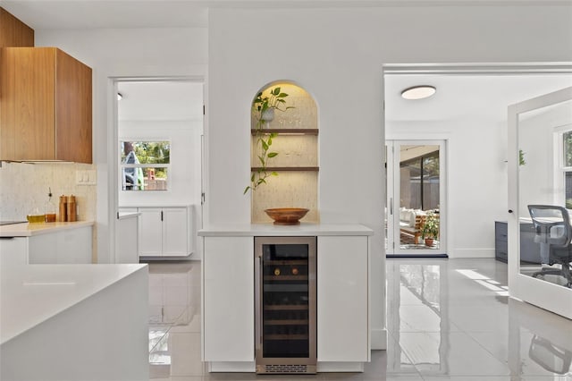 310 55th Ave S, Saint Petersburg, FL 33705 - bar featuring beverage cooler and backsplash