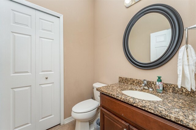 11206 Coventry Grove Cir, Lithia, FL 33547 - bathroom with vanity, toilet, and a closet
