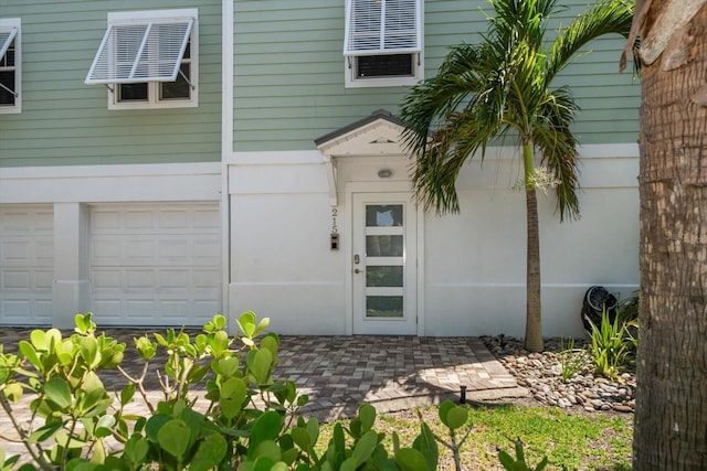215 18th Ave, Indian Rocks Beach, FL 33785 - entrance to property with an attached garage