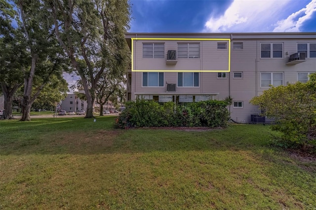 2441 Persian Dr Unit 61, Clearwater, FL 33763 - back of property featuring a yard