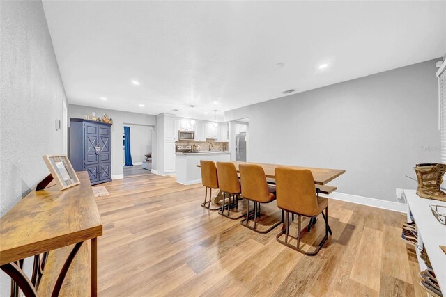 4726 W Fairview Hts, Tampa, FL 33616 - dining area featuring light wood-type flooring, recessed lighting, and baseboards