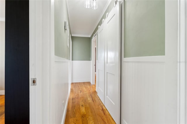 708 Westwood Cir, Brandon, FL 33511 - hallway featuring light wood-style floors and a wainscoted wall