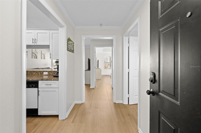 800 S Dakota Ave Unit 337, Tampa, FL 33606 - hallway with light wood-style floors, crown molding, and baseboards