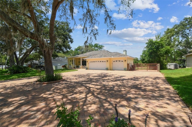 10306 Shalimar Wood Dr, Thonotosassa, FL 33592 - single story home with decorative driveway, a garage, and a gate