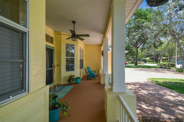 10306 Shalimar Wood Dr, Thonotosassa, FL 33592 - covered porch featuring a ceiling fan