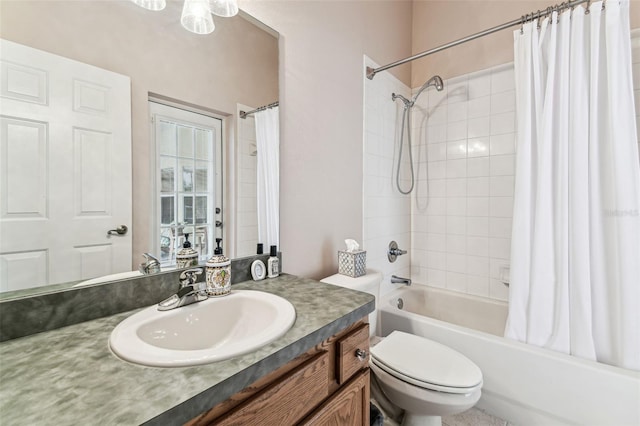 10306 Shalimar Wood Dr, Thonotosassa, FL 33592 - bathroom featuring vanity, shower / bathtub combination with curtain, and toilet