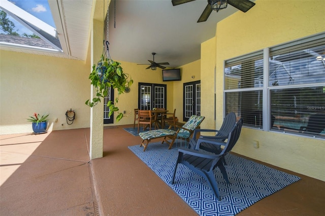 10306 Shalimar Wood Dr, Thonotosassa, FL 33592 - view of patio with ceiling fan and outdoor dining space