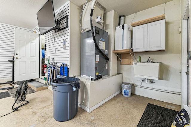 10306 Shalimar Wood Dr, Thonotosassa, FL 33592 - utility room with a sink