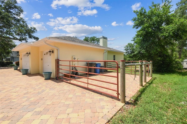 10306 Shalimar Wood Dr, Thonotosassa, FL 33592 - view of stable