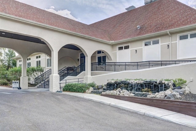 6127 Cezanne Ave, Lutz, FL 33558 - surrounding community featuring stairs
