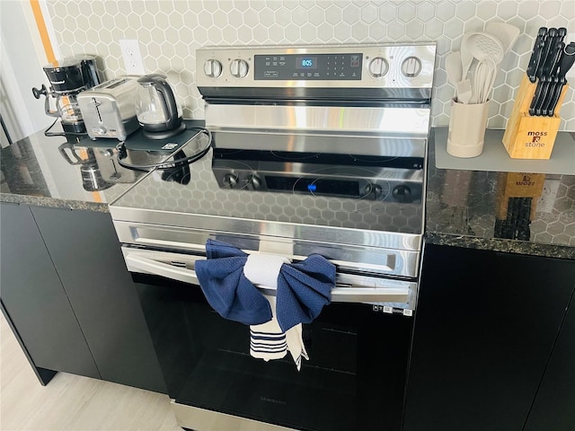 3428 Tranquil Trl, Kissimmee, FL 34747 - kitchen featuring decorative backsplash