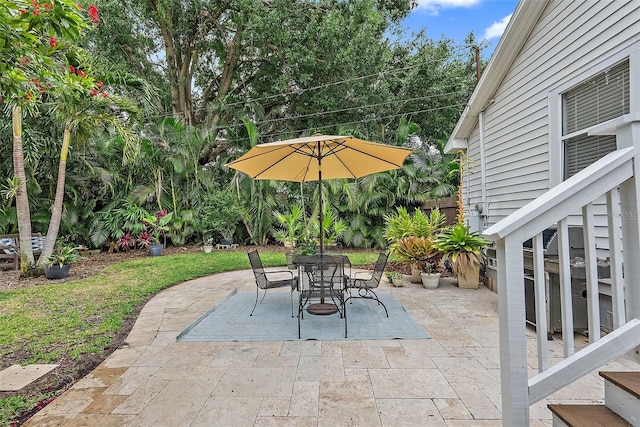 1211 14th St N, Saint Petersburg, FL 33705 - view of patio / terrace with outdoor dining space