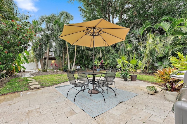 1211 14th St N, Saint Petersburg, FL 33705 - view of patio / terrace featuring outdoor dining space