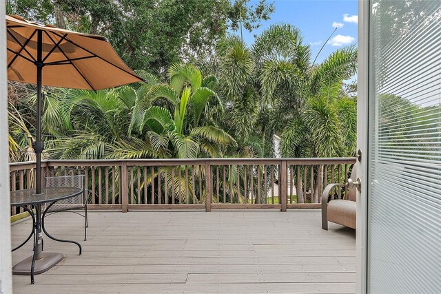 1211 14th St N, Saint Petersburg, FL 33705 - view of wooden terrace