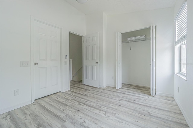 6229 Bayside Key Dr, Tampa, FL 33615 - unfurnished bedroom featuring light wood-style flooring, a closet, and baseboards
