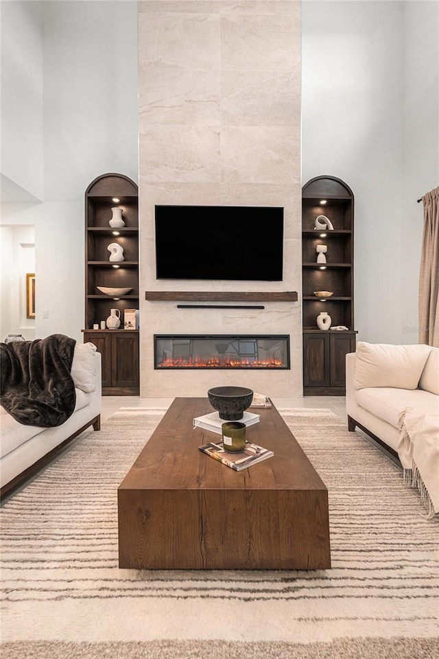 33774 Castaway Loop, Wesley Chapel, FL 33543 - living area featuring a fireplace, built in features, and a high ceiling