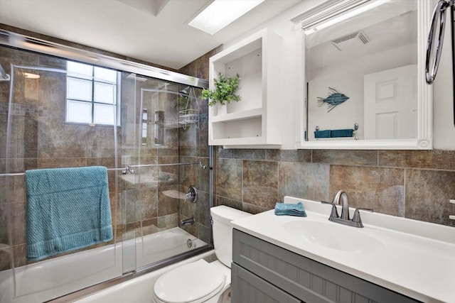 13926 Darlene Ave, Hudson, FL 34667 - full bath featuring toilet, enclosed tub / shower combo, vanity, tile walls, and decorative backsplash