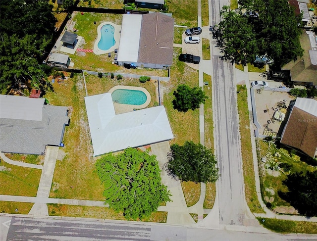 1022 Greenbriar Dr, Brandon, FL 33511 - aerial view of a pool