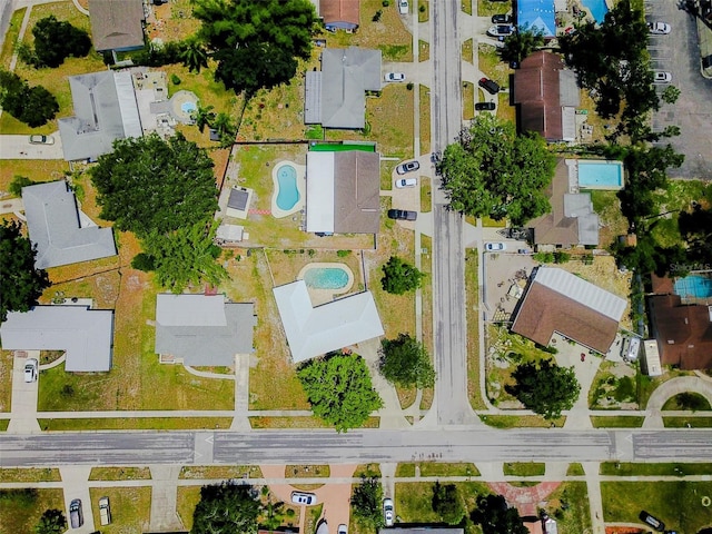 1022 Greenbriar Dr, Brandon, FL 33511 - aerial view of property and surrounding area featuring a pool and nearby suburban area