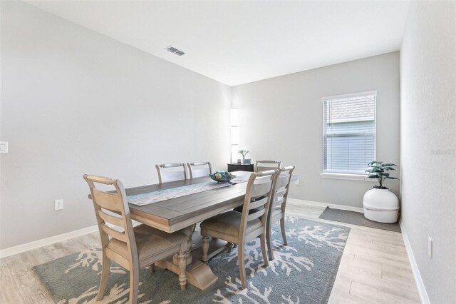 229 St Thomas Dr, Mulberry, FL 33860 - dining space featuring light wood finished floors and baseboards