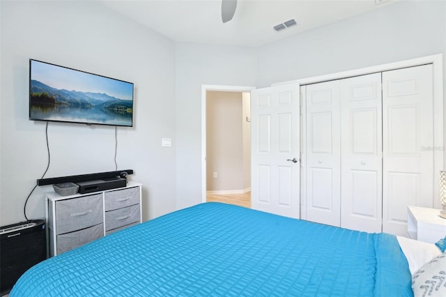 229 St Thomas Dr, Mulberry, FL 33860 - bedroom featuring a closet and a ceiling fan