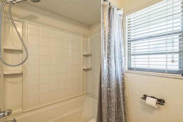 2204 78th St W, Bradenton, FL 34209 - bathroom featuring shower / bath combo