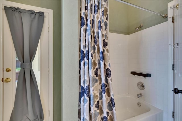 4418 River Overlook Dr, Valrico, FL 33596 - bathroom featuring shower / bathtub combination with curtain