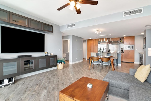 1120 E Kennedy Blvd Unit 1512, Tampa, FL 33602 - living area with a ceiling fan, light wood finished floors, recessed lighting, and baseboards