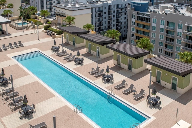1120 E Kennedy Blvd Unit 1512, Tampa, FL 33602 - community pool with a patio and outdoor dining space