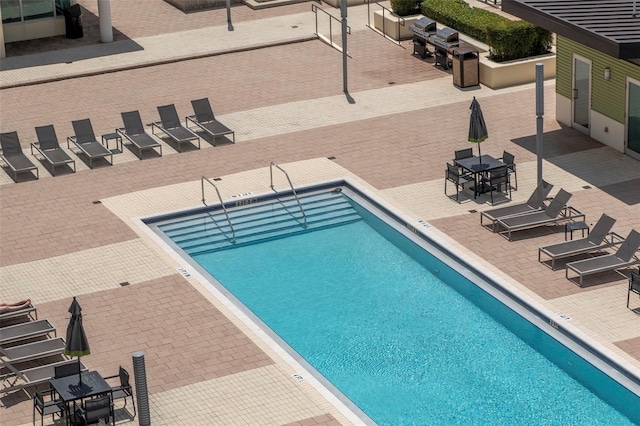 1120 E Kennedy Blvd Unit 1512, Tampa, FL 33602 - community pool with a patio