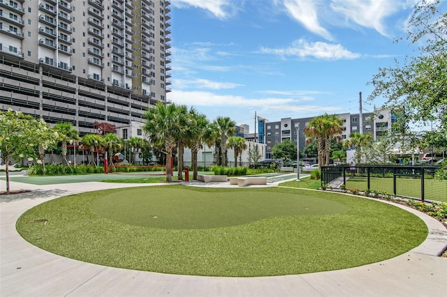 1120 E Kennedy Blvd Unit 1512, Tampa, FL 33602 - surrounding community featuring a putting area