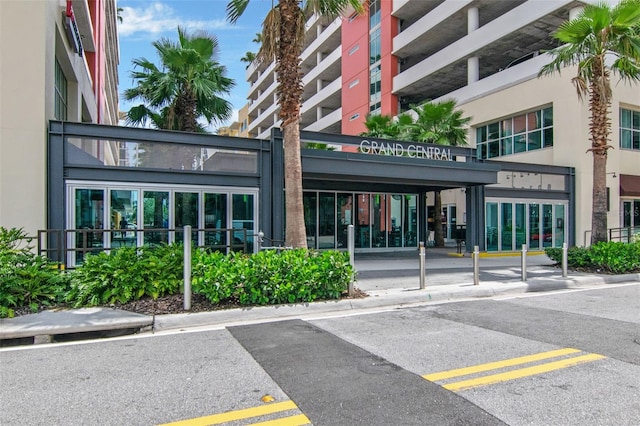 1120 E Kennedy Blvd Unit 1512, Tampa, FL 33602 - view of building exterior with uncovered parking