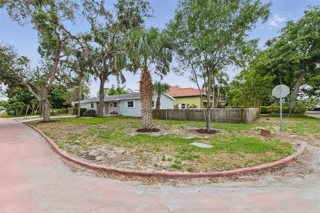 1470 Serpentine Dr S, Saint Petersburg, FL 33705 - view of yard