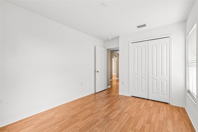 12746 Standbridge Dr, Riverview, FL 33579 - unfurnished bedroom featuring light wood-style flooring, baseboards, multiple windows, and a closet