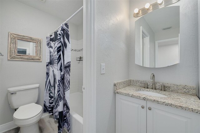 3595 41st Ln S Unit L, Saint Petersburg, FL 33711 - full bath featuring vanity, toilet, shower / tub combo with curtain, and wood finished floors