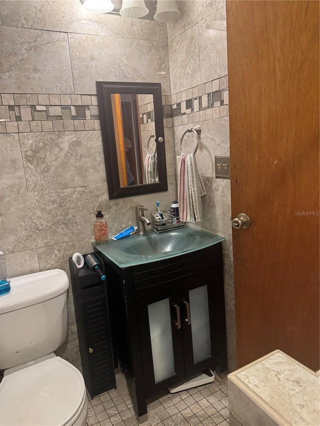 2220 Woods Trl, Lakeland, FL 33809 - half bathroom with vanity, tile walls, toilet, and tile patterned flooring