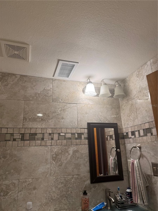 2220 Woods Trl, Lakeland, FL 33809 - view of bathroom